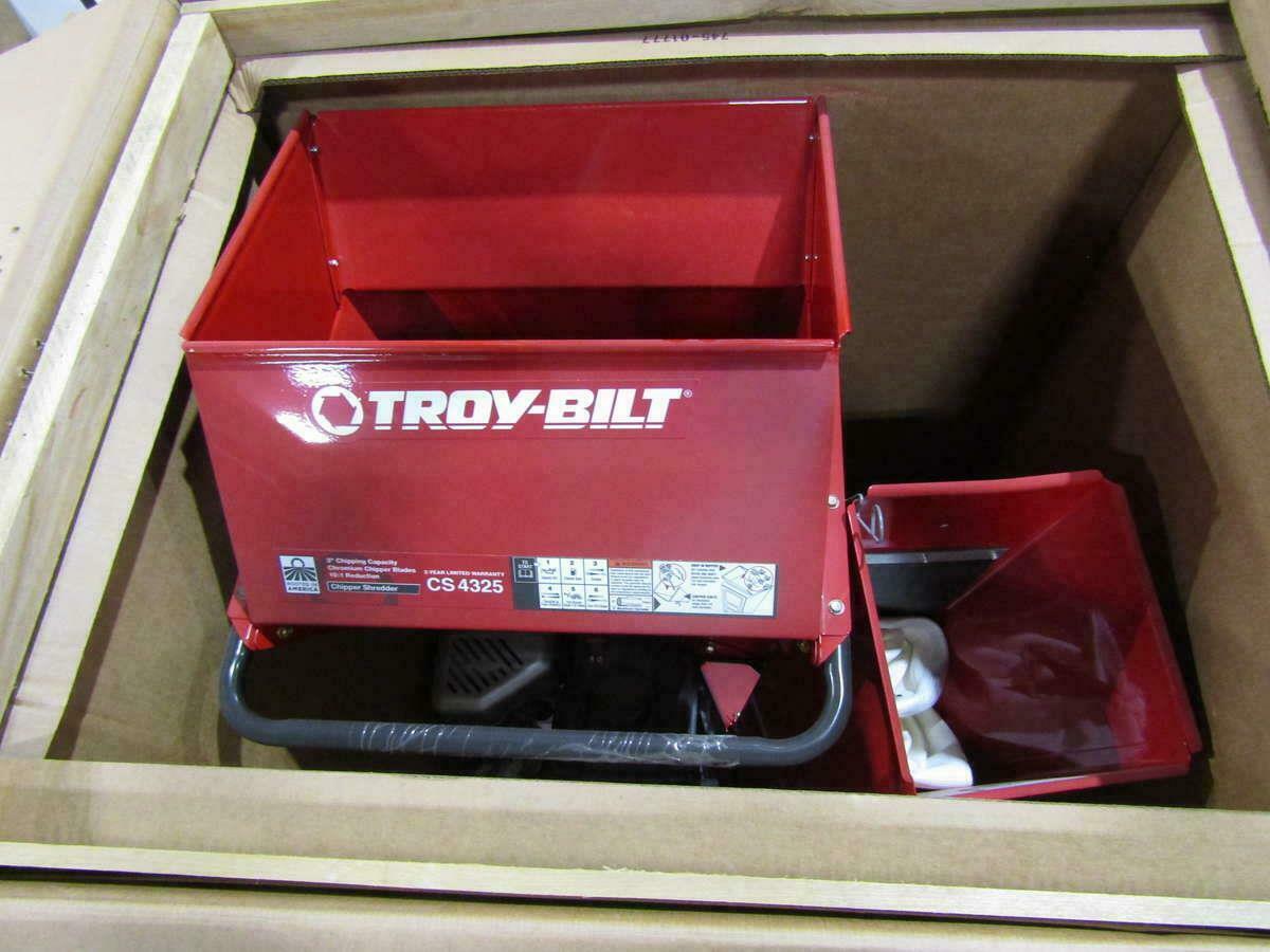 Troy-Bilt 250cc Gas Wood Chipper Shredder (24B-424M766)