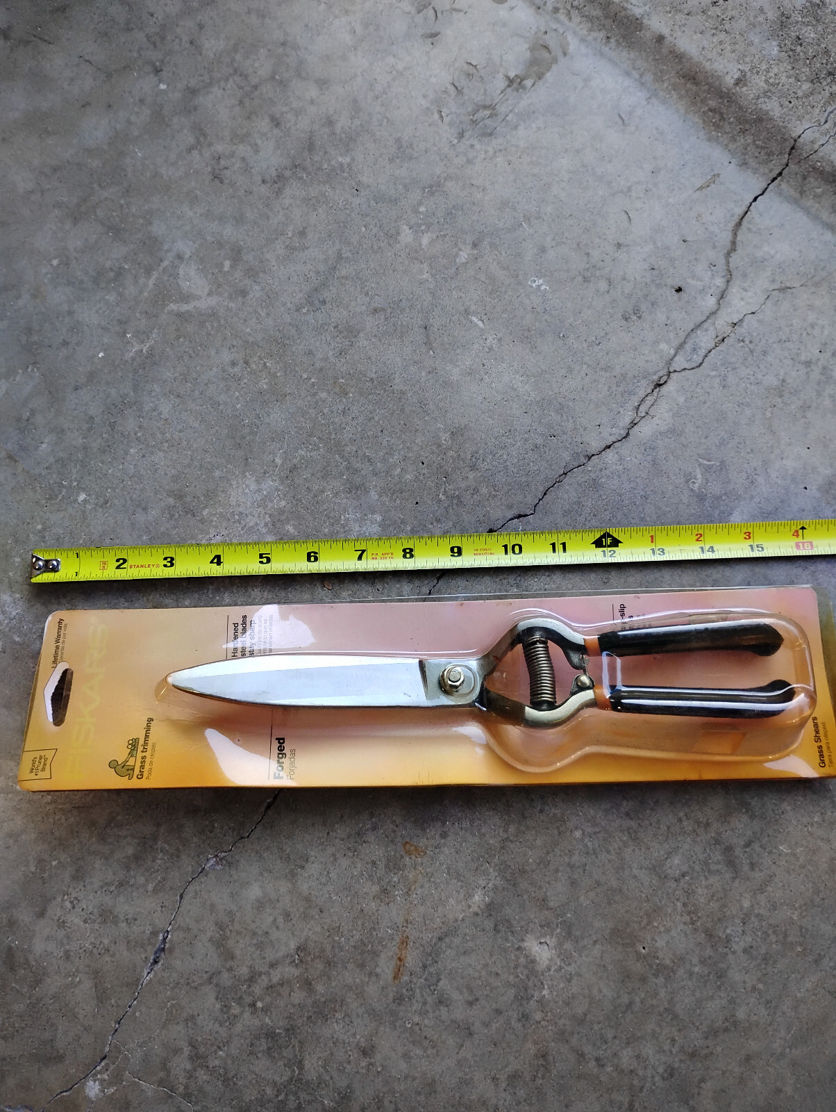 Fiskars Forged Grass Bypass Shears - 6 Inch Shears