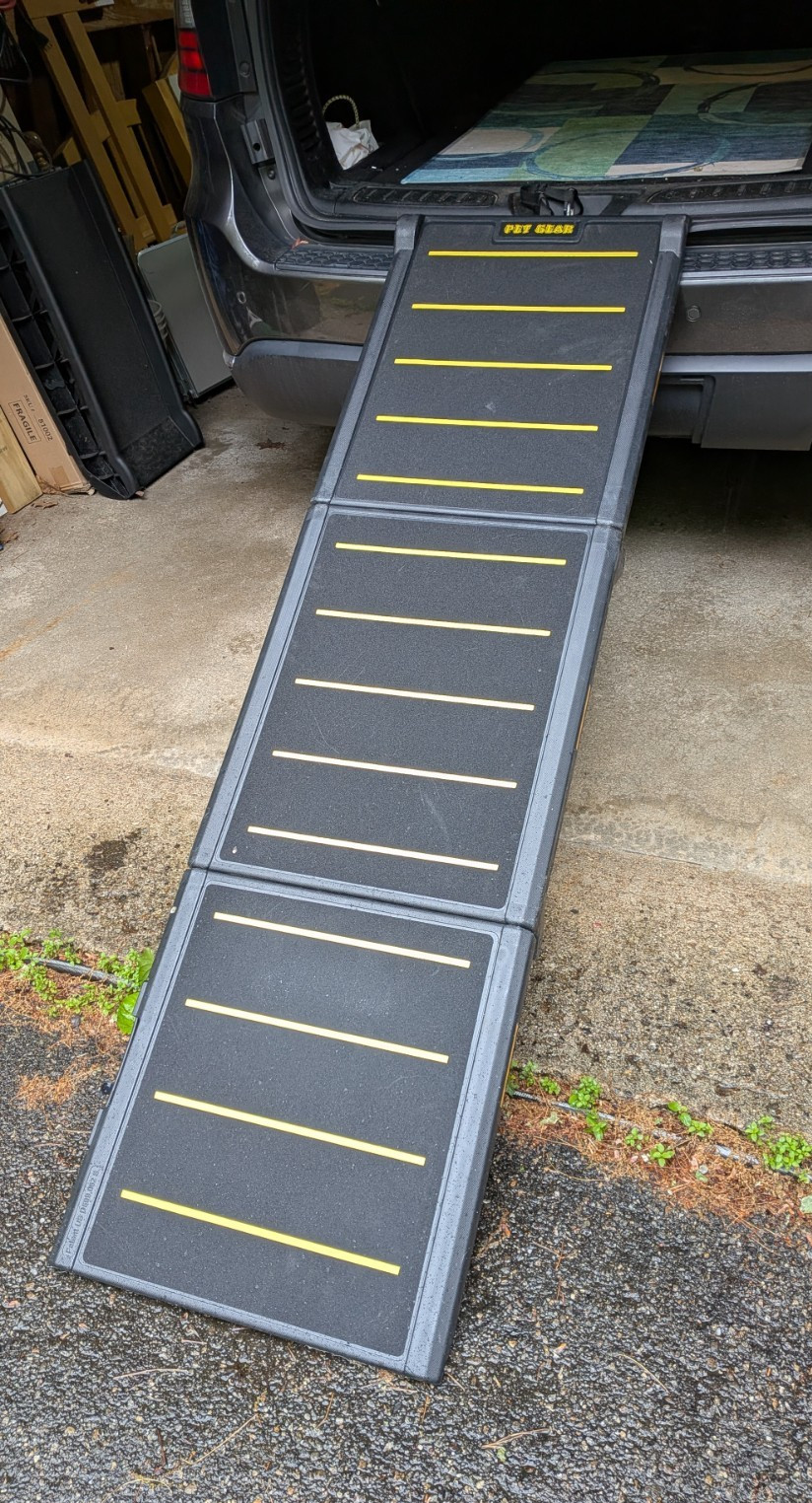 Pet Gear Tri-Fold Reflective Ramp - Grey/Black (Lightly Used...