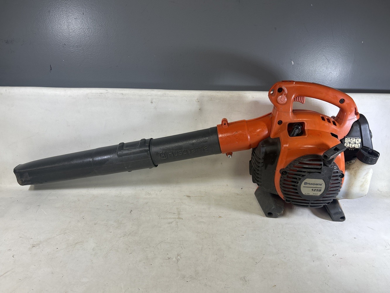Husqvarna 125B Gas Handheld Leaf Blender 28cc