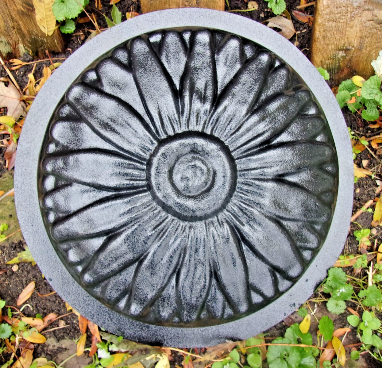 Sunflower Stepping Stone Mold (12" x 2")