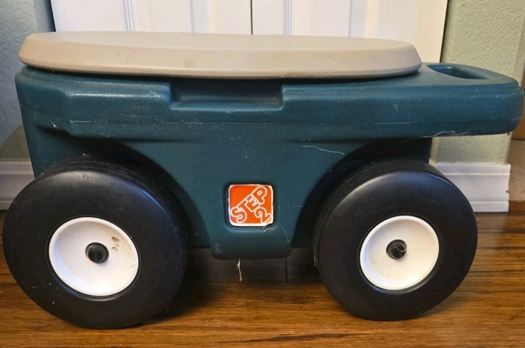 Green Garden Hopper Utility Seat Storage Cart