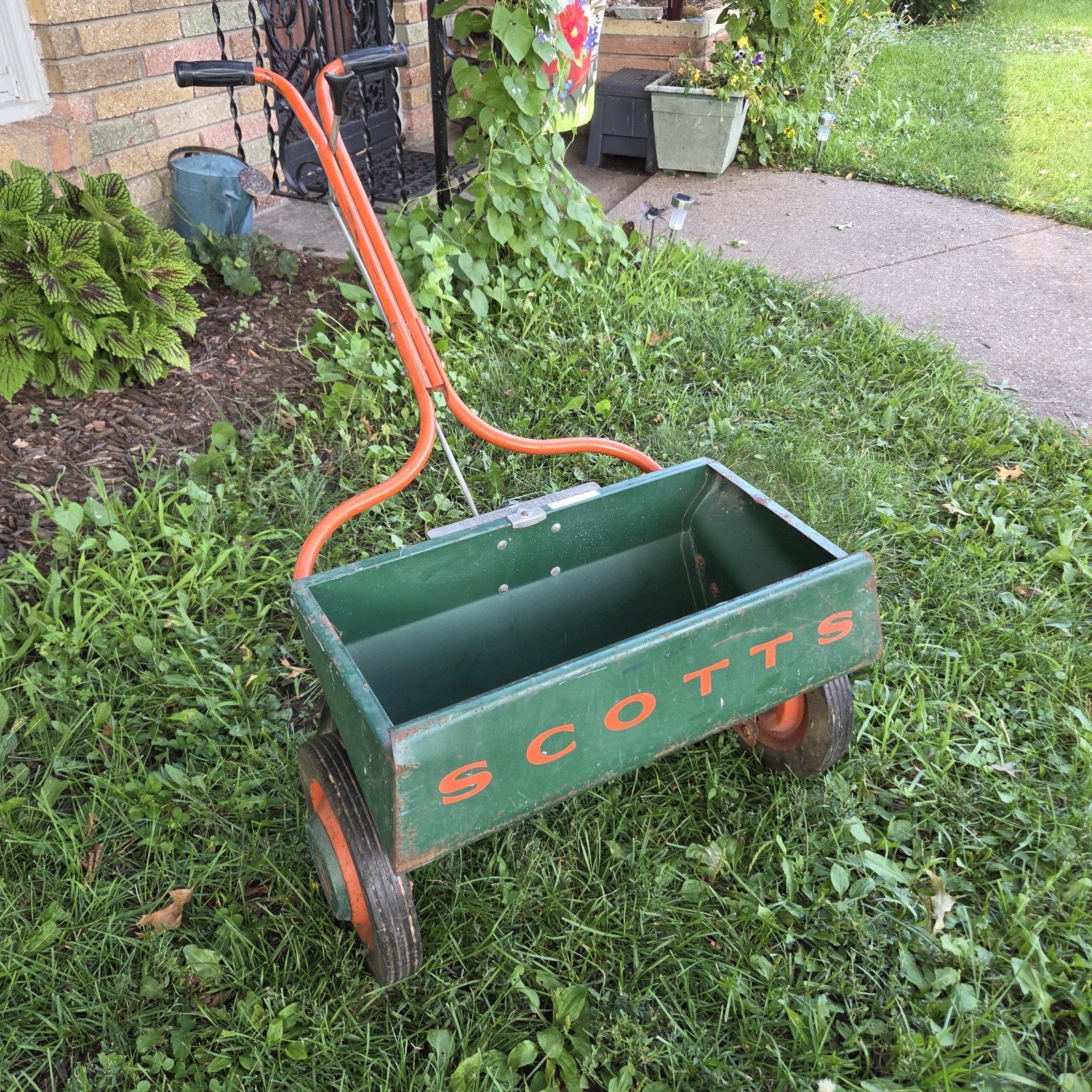 Scotts Vintage Drop Seed Spreader Model 35-8 Heavy-Duty Stee...