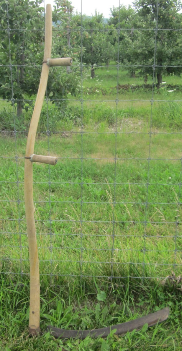 Functional Scythe - 26-Inch Blade for Weed and Grass Cutting
