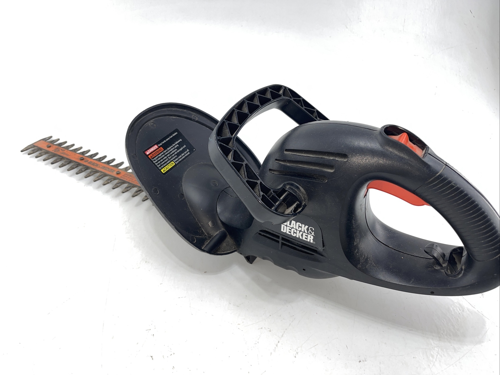 Black & Decker 16-Inch Hedge Trimmer TR1600