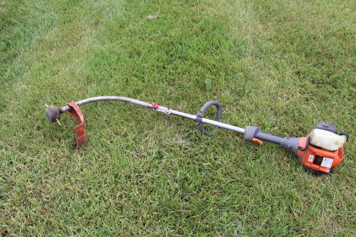 Husqvarna 128CD 28cc 2-Cycle Curved Shaft Trimmer