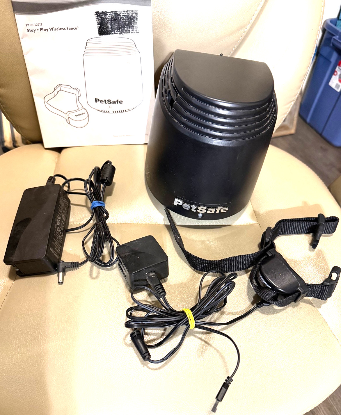 PetSafe Stay + Play Wireless Fence PIF00-12917 System with C...