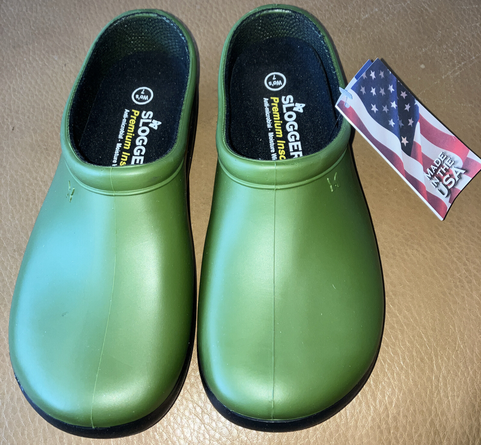 Premium Solid Green Women's Garden Clogs - Waterproof Slogge...