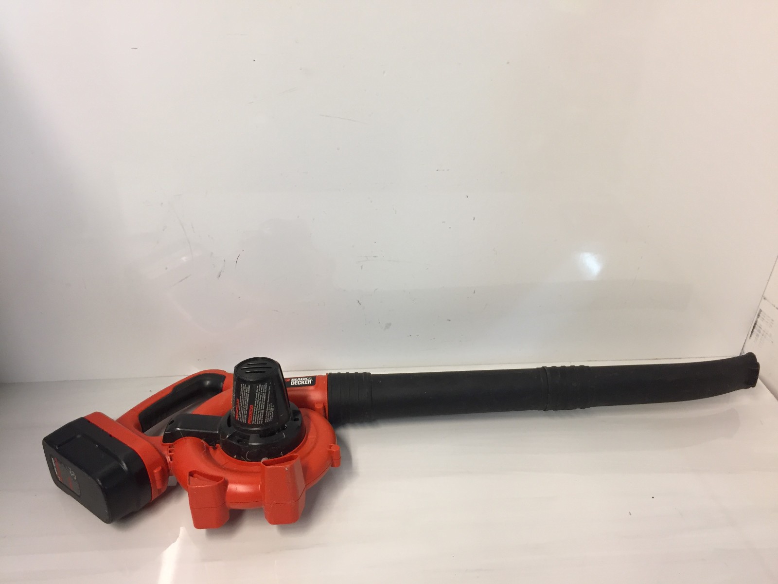 Black & Decker NSW18 Cordless Leaf Blower Sweeper