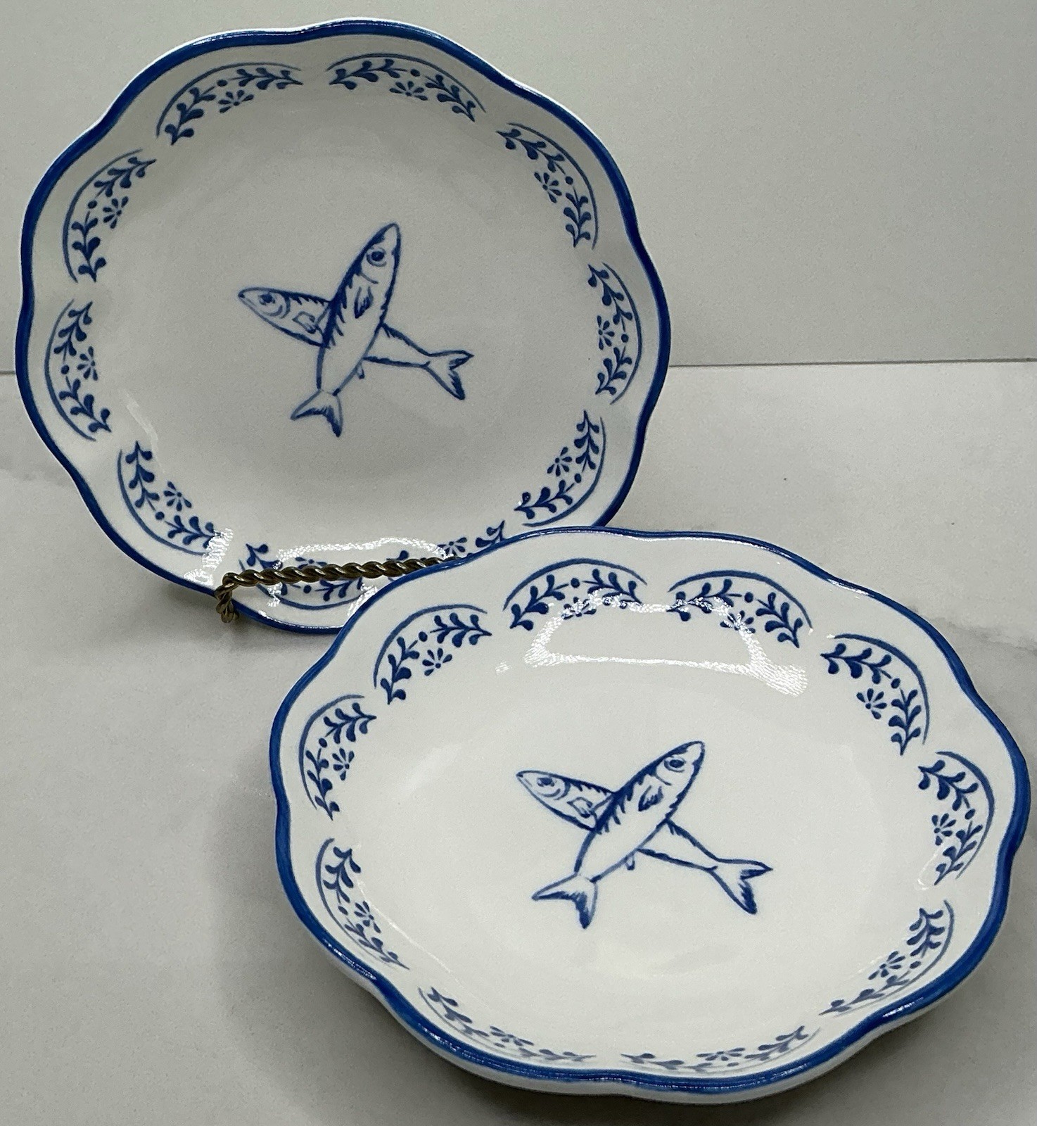 Cat Bowl Pet Food Dish, Blue & White Ceramic Fish, Small (Se...