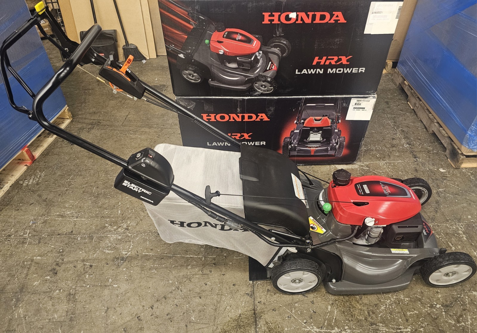 Honda HRX217HZA Lawn Mower - 21 Inch Self-Propelled Electric...