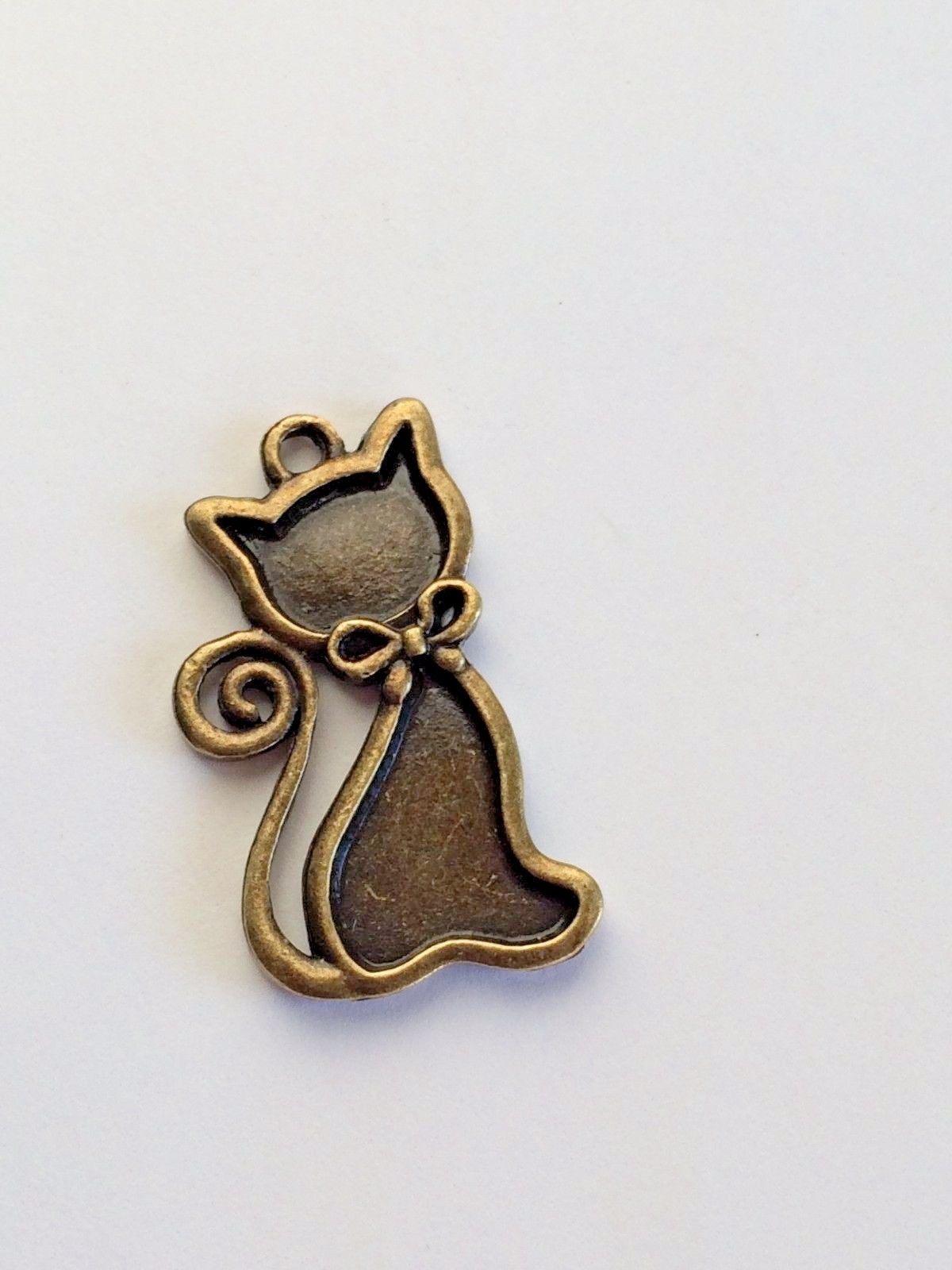 Pretty Kitty Cat Bronze Bow Charm