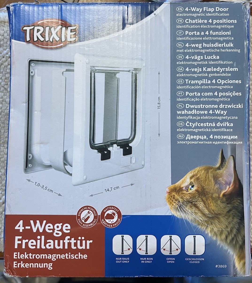 Trixie 4-Way Cat Door Locking Flap With Collar Sensor - Whit...