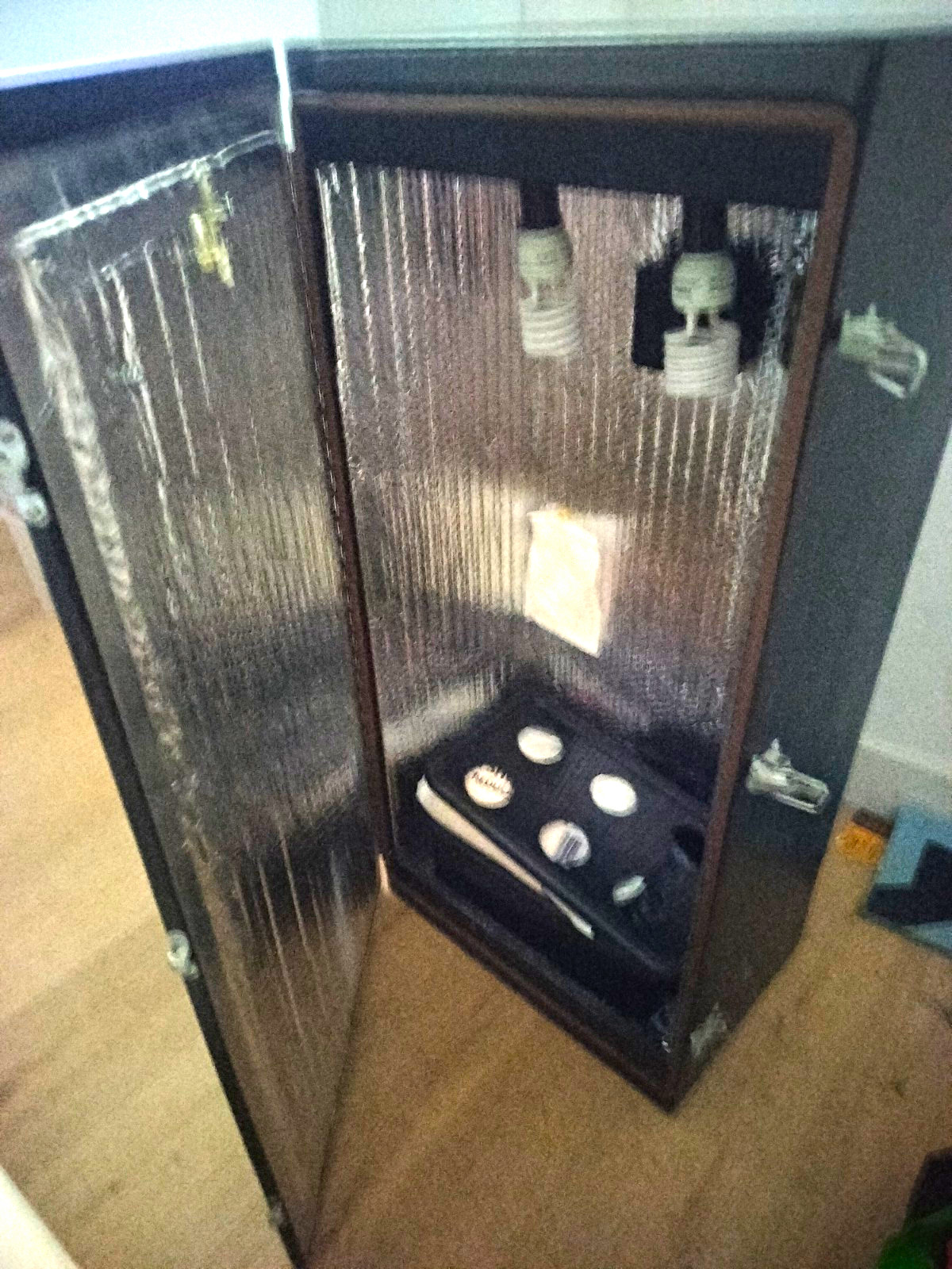Secret Indoor DWC Hydroponic Grow Cabinet with Reflective In...