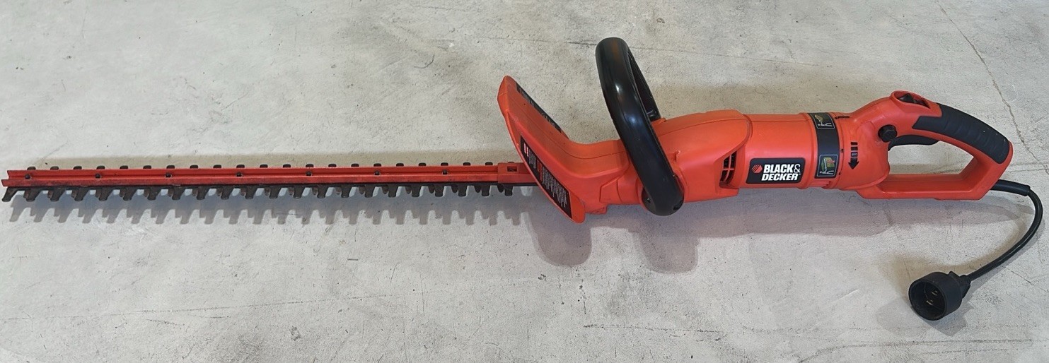 Black + Decker HH2455 Corded Electric Hedge Trimmer, 24 Inch