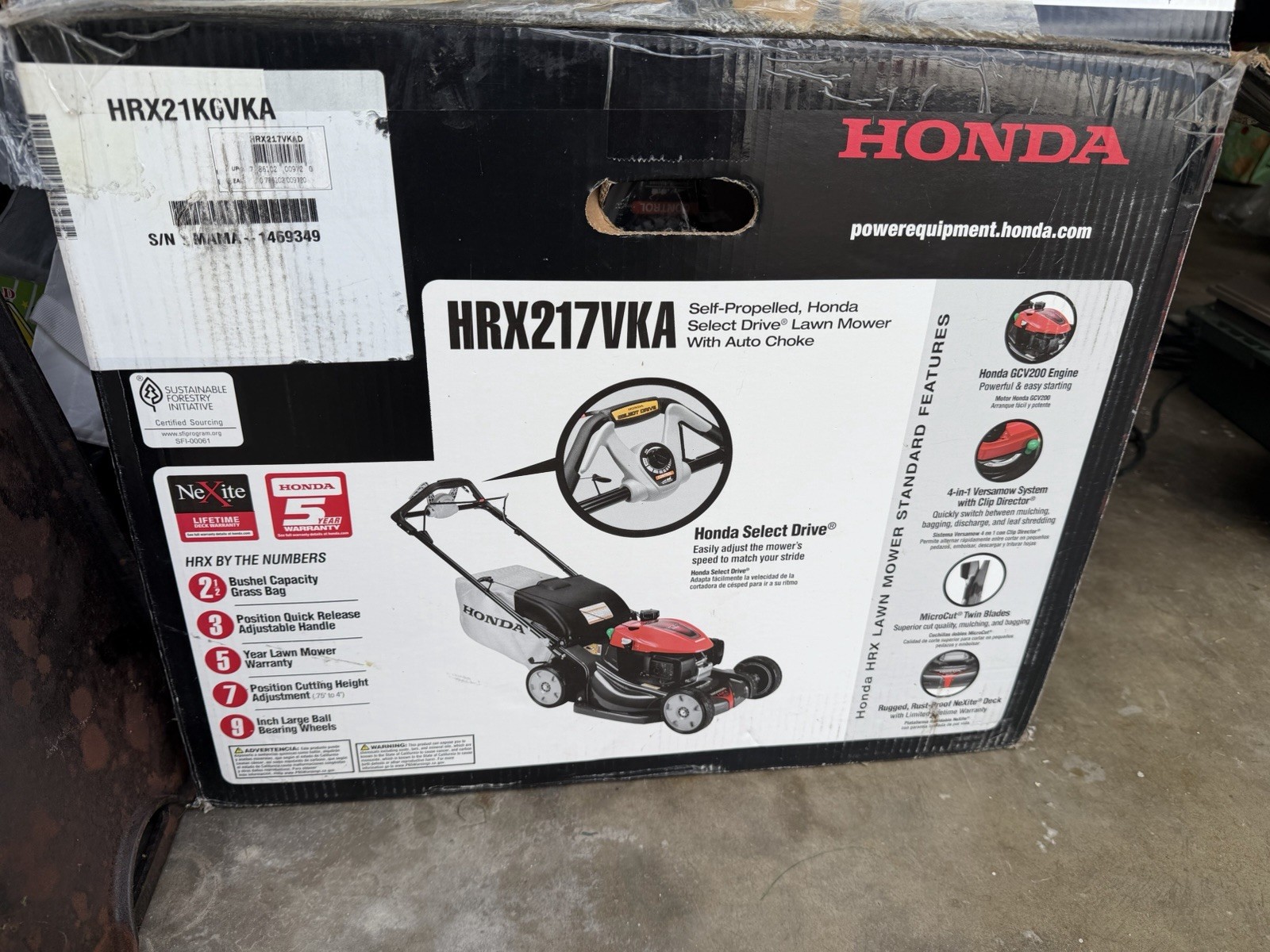 Honda HRX217VKA Walk Behind Lawn Mower, Self-Propelled, Sele...