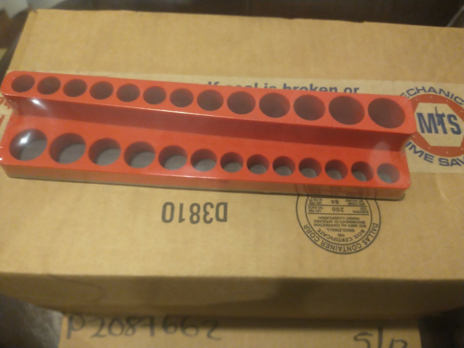 Reclaim Red Magnetic Socket Holder