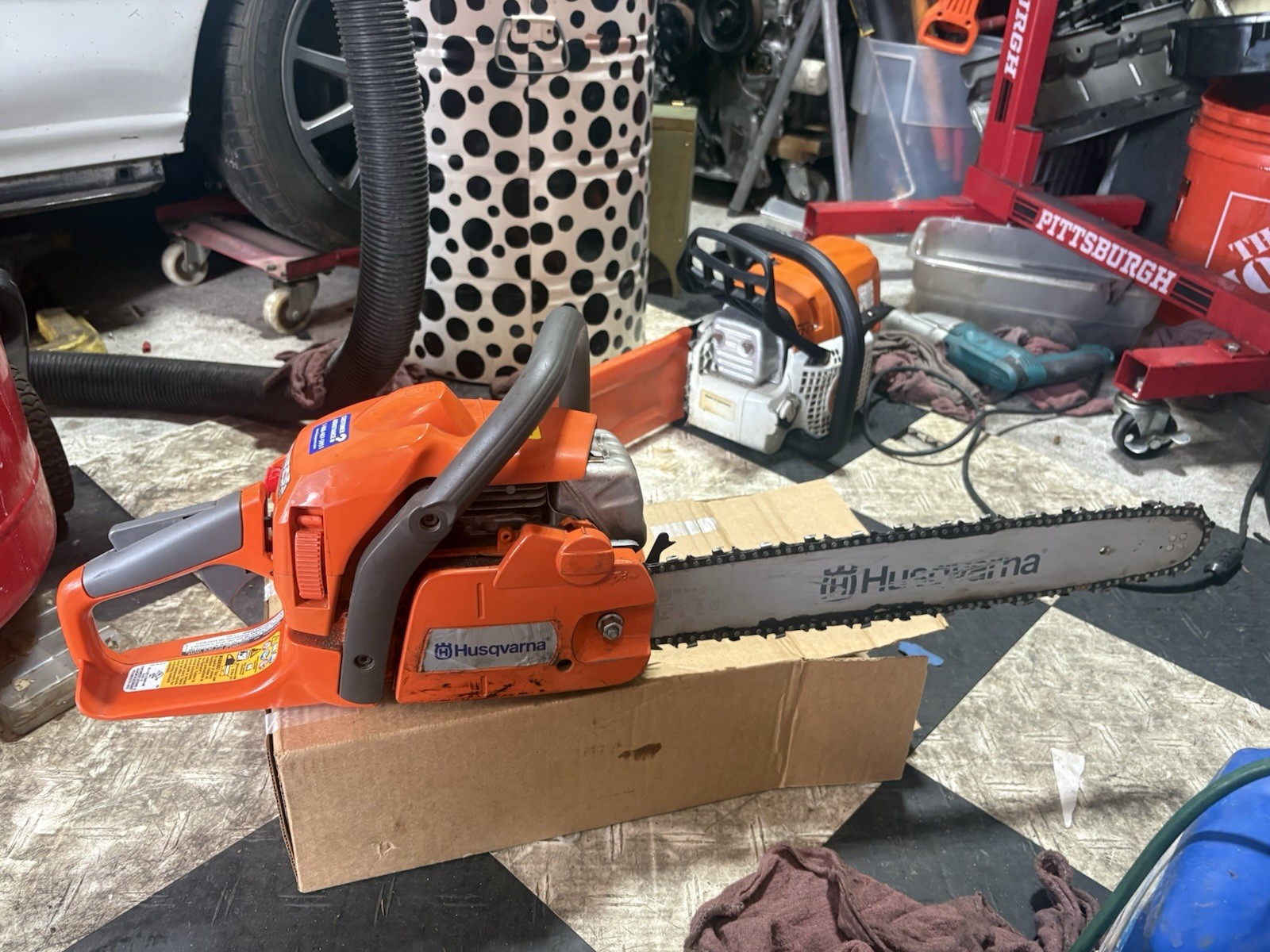 Husqvarna X-TORQ 40.9cc Gas Chainsaw 18 Inch Bar Chain